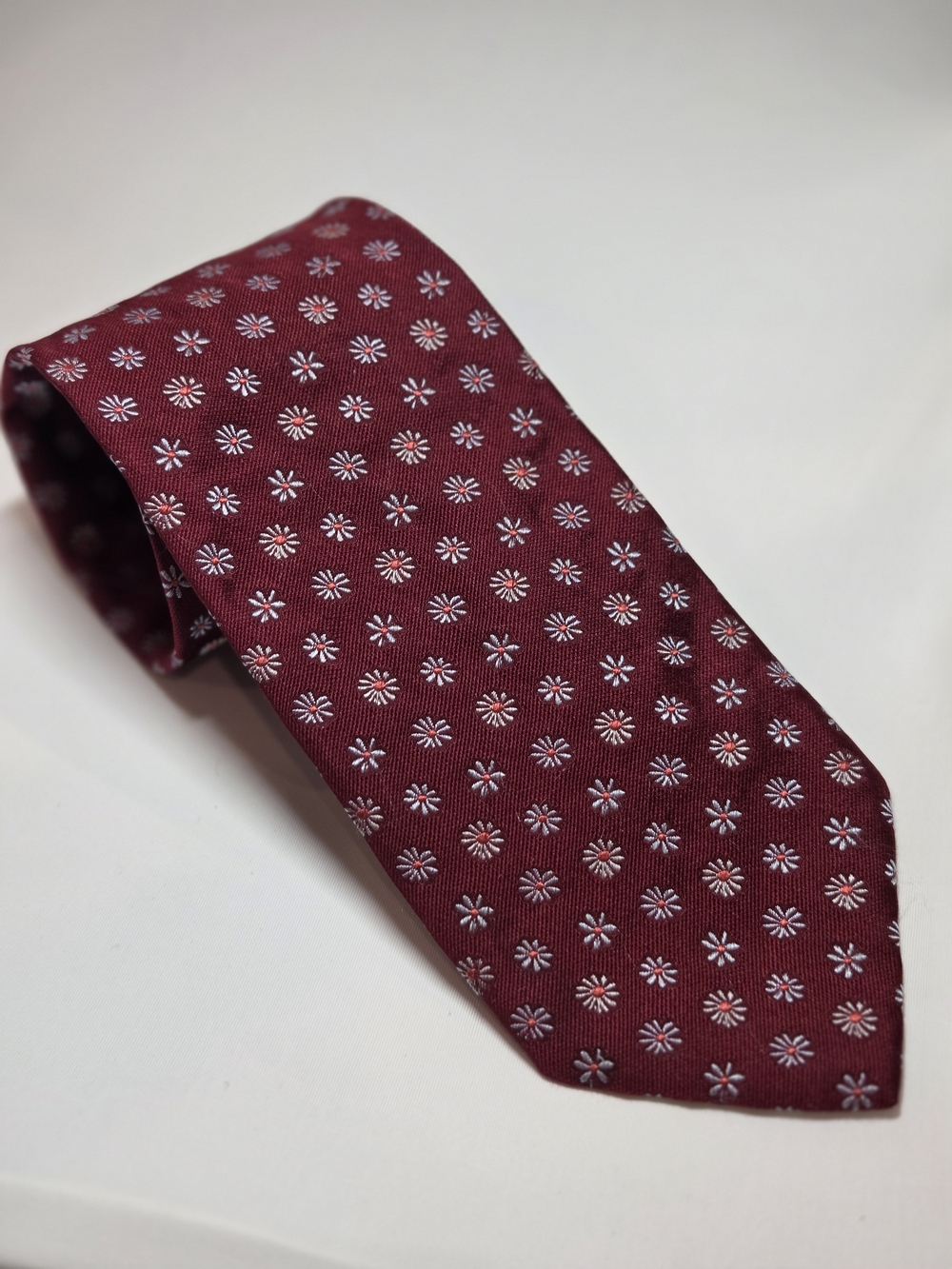 Boss: Hugo Boss Men's Burgundy 100% Silk Made In Italy Floral Tie XL 3.55x60"